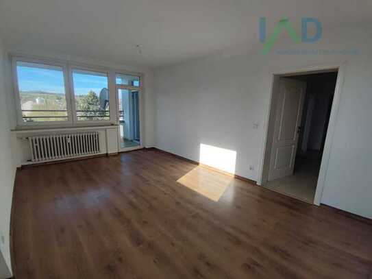 Schöne 3-Zimmerwohnung - modernisiert - in toller Aussichtslage mit Balkon und Stellplatz