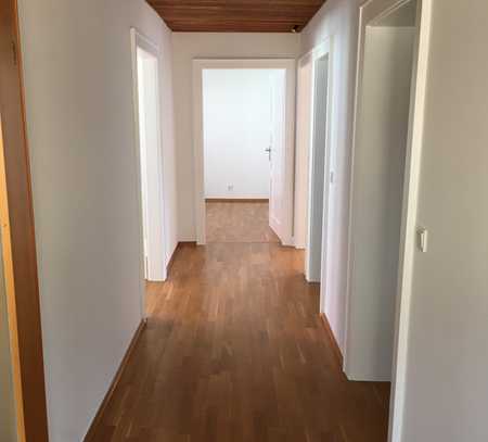 Sehr schöne renovierte 3-Zimmer-Wohnung mit Balkon in Saarbrücken (Nähe Saarlandhalle)