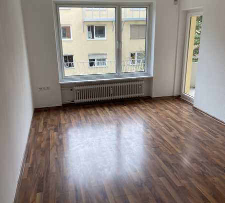 Erstbezug nach Sanierung: schöne 3-Zimmer-Wohnung mit Balkon in München