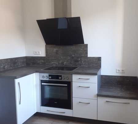 ERSTBEZUG NACH SANIERUNG! 3R-Wohnung in ruhiger Lage + EBK + Stellplatz, ca. 80 m²