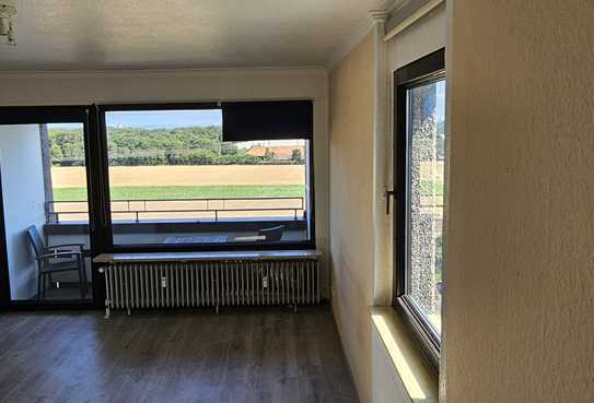 helle 2-Zimmer-Wohnung mit Balkon und tollem Panoramablick