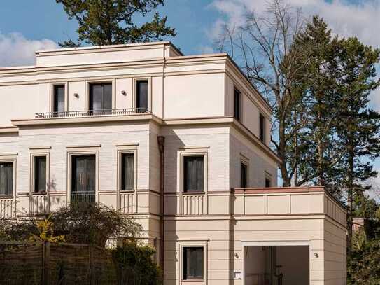 Dahlem: Erstklassige Villa in bester Qualität, eleganter Auffahrt, hoher Privatsphäre und Weitblick