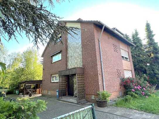 Schönes Dreifamilienhaus mit Garage + Carport in guter Lage in 46147 Oberhausen-Sterkrade