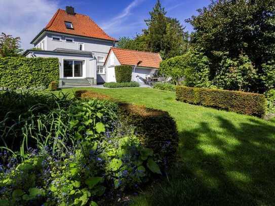 Einzigartige Altbau-Villa mit traumhaften Garten in ruhiger Lage mit viel Charme, Stil und Geschicht