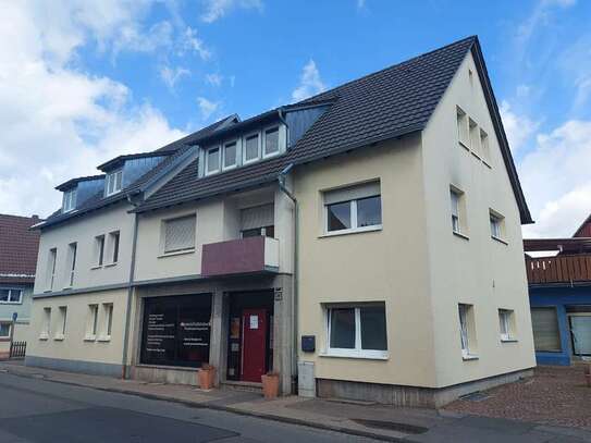 Zentrale Lage, Sicht auf Burg, 5-Zimmer-Dachgeschosswohnung mit Terrasse in Kreuzwertheim