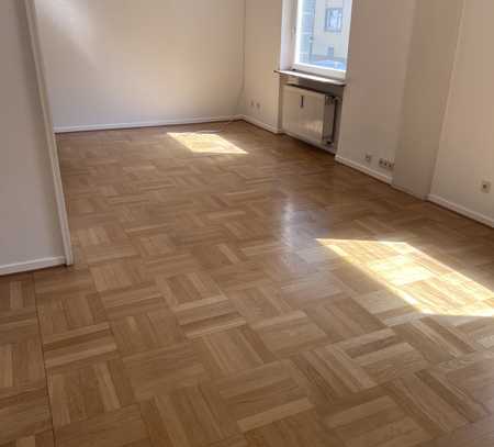 Freundliche und gepflegte 4-Raum-Wohnung mit gehobener Innenausstattung mit Balkon in Koblenz