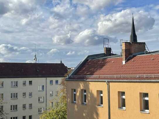 2-Zimmer-Dachgeschosswohnung, sehr zentral in ruhiger Seitenstraße in Berlin-Friedrichshain