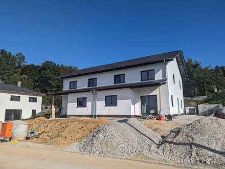 Moderne Neubau-Doppelhaushälfte in hervorragender Lage!
