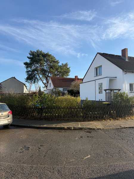 Charmante Doppelhaushälfte mit EBK und Keller in Berlin-Haselhorst