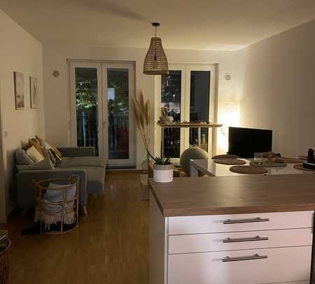 Stilvolle 2-Zimmer-Wohnung mit gehobener Innenausstattung mit EBK in Stuttgart Mitte