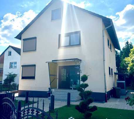 Stilvolles, geräumiges und modernisiertes 6-Zimmer-Haus in Lampertheim