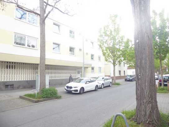 Komplett sanierte großzügige und sonnige 2-Zimmer-Wohnung Nahe Schlosspark