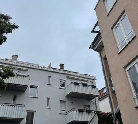 Gepflegte 3 Zimmer Maisonetten Wohnung mit EBK, 2x Balkon, sep. TG-Platz in Stgt.-Bad Cannstatt