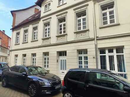 Modernisierte 2-Raum-Wohnung mit Einbauküche in Helmstedt