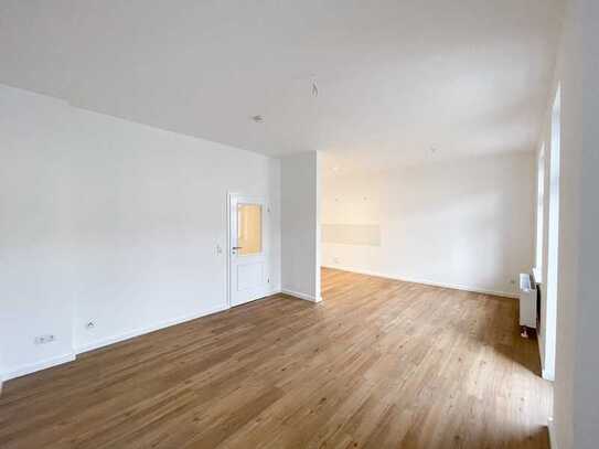 Erstbezug nach Sanierung - 2-Z. Wohnung mit Balkon in Gründerzeitobjekt