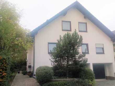 Neu renov. Parkett! 3ZKB-Balkon in ruhiger Anliegerstraße (nur 2 WE)