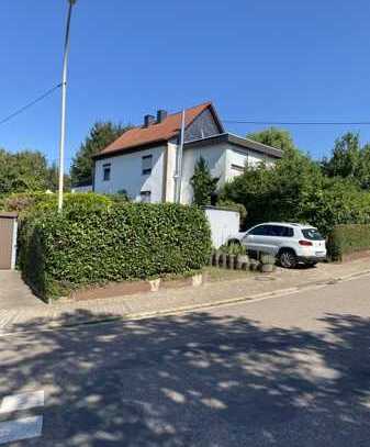 *** Freistehendes 1-2 Familienhaus mit Garten ***