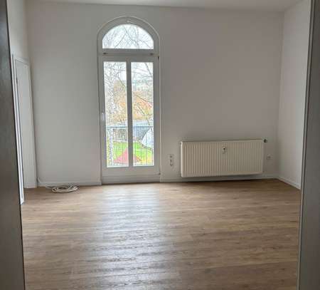 Wunderschöne, frisch renovierte 1,5 Zimmer Wohnung. Ruhige und zentrale Altbauwohnung.