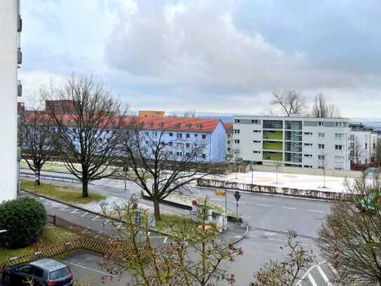 HELLE 2-ZIMMER WOHNUNG MIT SONNIGEM BALKON