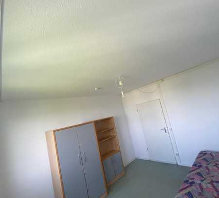 3 room very peaceful WG in prime location. No Anmeldung. Viewing possible asap.