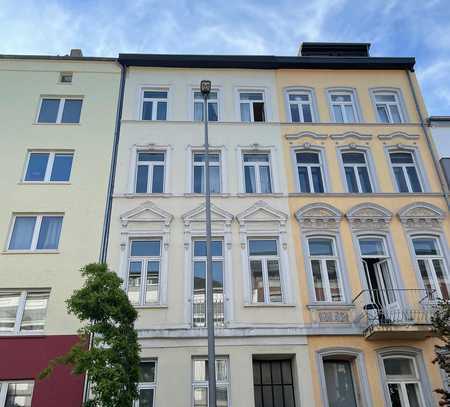 Schöne Altbauwohnung 2 Zi, KDB, Einbauküche