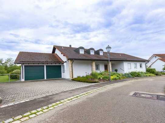 Beeindruckender Bungalow mit ELW, DGG mit riesigem Grundstück im Bieterverfahren!