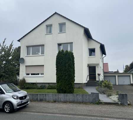 Großzügige renovierte Altbau 3 Zimmer Wohnung mit Balkon