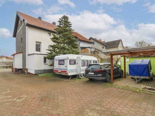 Gepflegte Doppelhaushälfte mit Garten und Stellplätzen sowie Möglichkeit für 2 Wohneinheiten