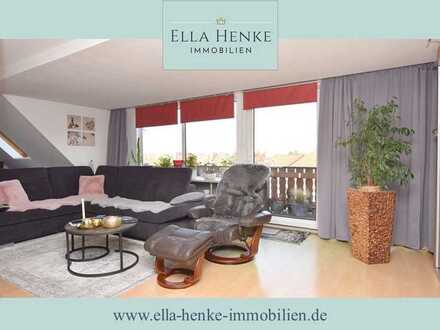 Sonnige, gemütliche Dachgeschosswohnung mit großem Balkon + toller Aussicht.