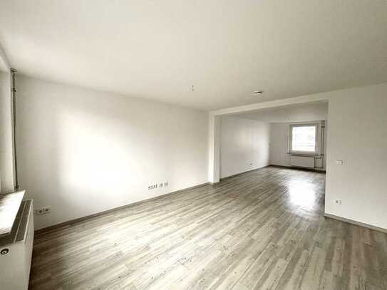 Moderne 4-Zimmer-Wohnung mit zwei Balkonen und optionalen Stellplatz