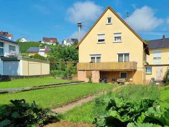 Einfamilienhaus mit Einliegerwohnung und viel Grund ums Haus