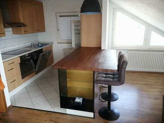 Modernisierte 2,5-Zimmer-DG-Wohnung mit Dachterrasse und Einbauküche in Rastatt