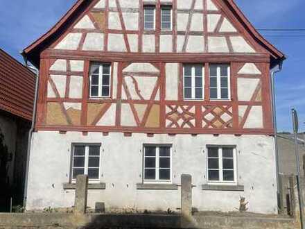 Denkmalförderung ! Großes (Fachwerk-) Einfamilienhaus für Liebhaber und Handwerker in NW-Geinsheim !