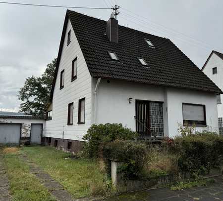 Bruchmühlbach-Miesau: Freistehendes Einfamilienhaus mit großem Grundstück