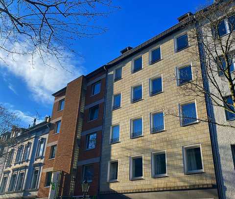 Festpreis! Helle Wohnung in tollem Haus mit separater Küche in der Düsseldorfer Innenstadt