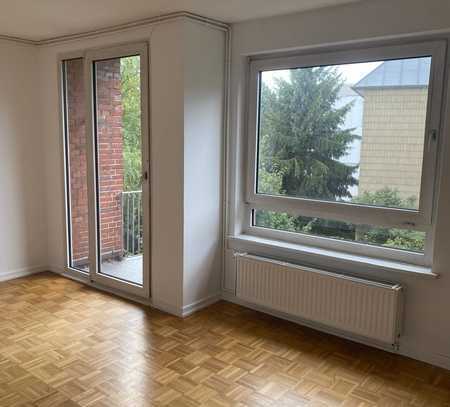 Helle 1-Zimmer-Wohnung mit Balkon in zentraler Lage.