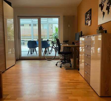 WG-Zimmer in 90m²-Wohnung mitten in der Stadt!