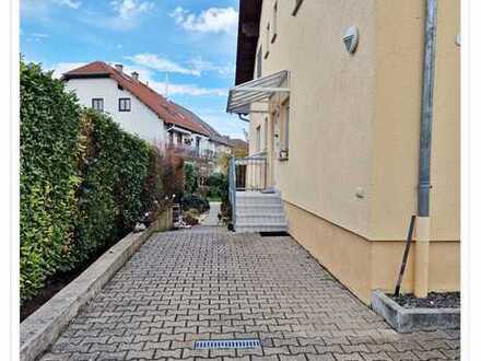 4 Zi. Whg. mit Tgl. Bad, Gäste WC, Balkon u.v.m ***frei ab 1.6.2023