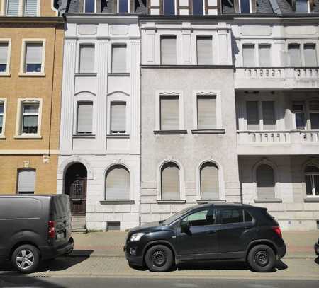 Schöne Wohnung mit vier Zimmern und Balkon in Delitzsch