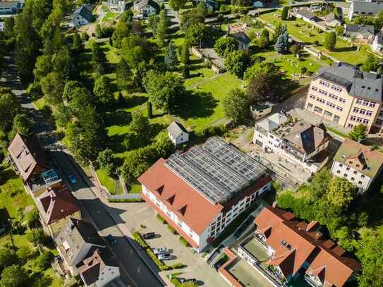 3 Gewächshäuser auf dem Flachdach eines Parkhauses