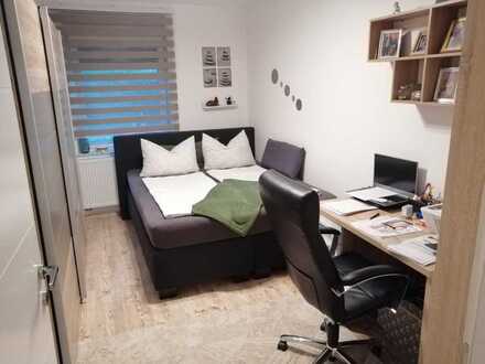 Vollständig renovierte Hochparterre-Wohnung mit zwei Zimmern und Einbauküche in Rosenheim
