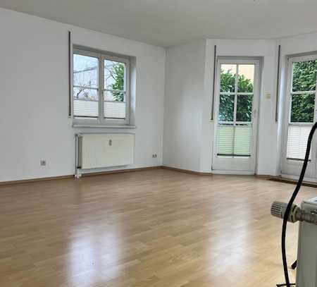 Zeitmietvertrag: Wohnung mit Terrasse, Blick in den Garten und Stellplatz