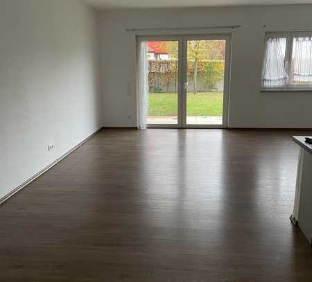 Helle barrierefreie 2-Raum-Erdgeschosswohnung mit Balkon und EBK in Riedstadt