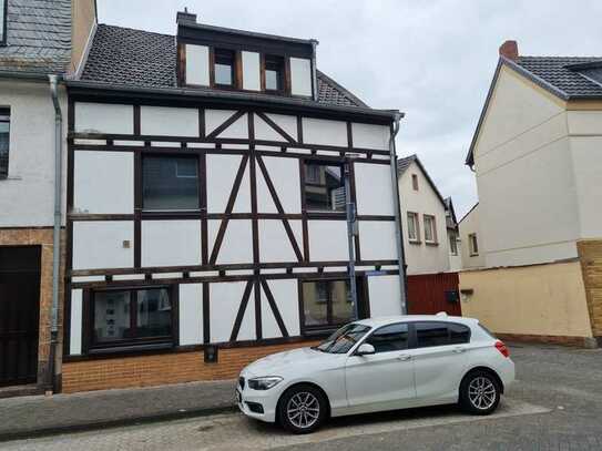 Stadthaus - umfangreich modernisiert mit Restarbeiten - Dachterrasse - Garage