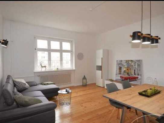 76 qm Drei-Zimmer Wohnung in Berlin-Prenzlauer Berg. Möbliert. Befristet.