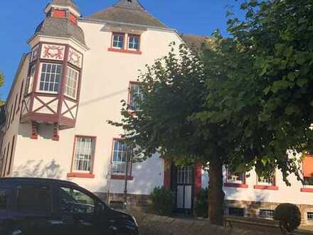 Charmante Liebhaberwohnung in Rheinnähe (Nähe Bonn)