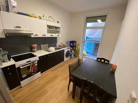Schöne 2 Zimmer Wohnung mit Einbauküche und Balkon