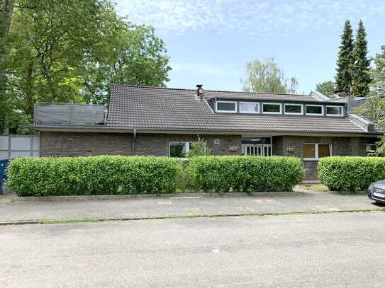 Einfamilienhaus mit viel Potential und großem, ruhigem Grundstück in perfekter Lage von Junkersdorf