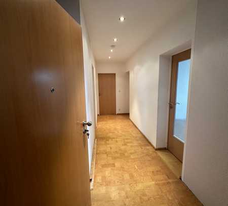 Von privat: 3-Raum-Wohnung mit Balkon in Weiterstadt