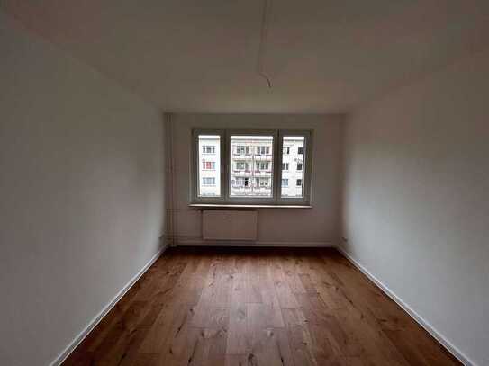 FRISCH SANIERTE 6 ZIMMER WOHNUNG MIT 2 BALKONS